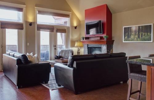 Canmore Apartment | Panoramic Mountain View Condo