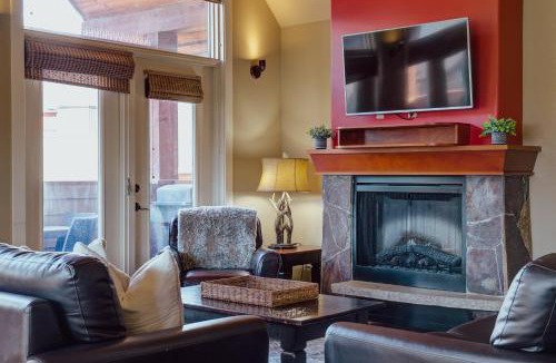 Canmore Apartment | Panoramic Mountain View Condo