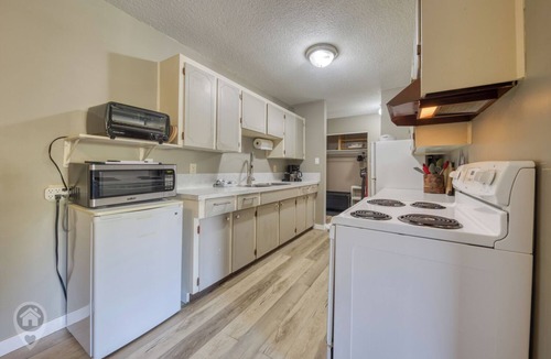 East Kootenay Apartment | Panoramic Mountain Views, Sauna, Pet Paradise