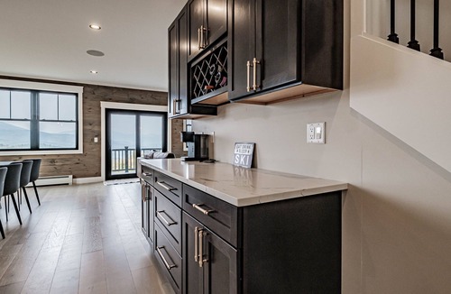 Sunday River Area Ski Chalet | Panoramic mountain view/Hot Tub/Shuffleboard/Theater room Sunday River