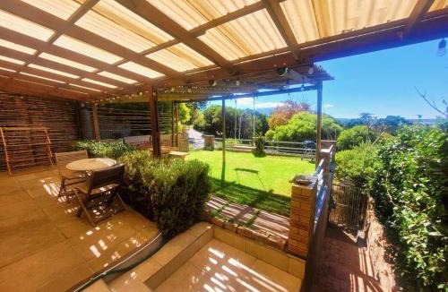 Muizenberg Apartment | Panoramic Mountain Views Off-Grid Private Bungalow