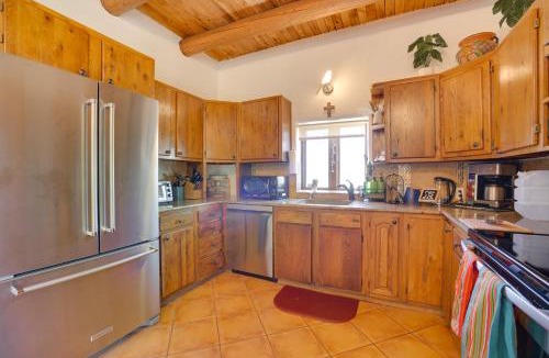 Canoncito House | Panoramic Mtn Views! Couple's Casita in Santa Fe