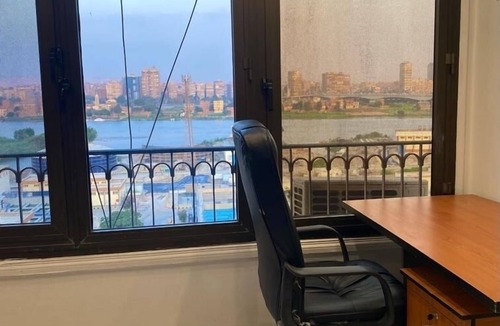 Thalethah Apartment | Panoramic Nile and pyramids view vintage apartment