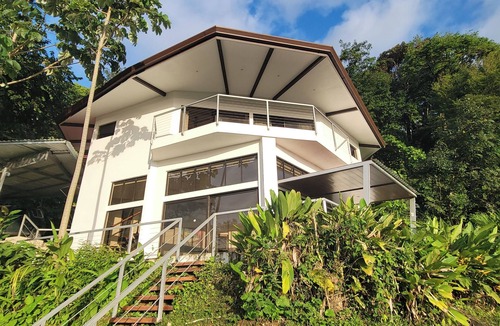 Hatillo Villa | Panoramic Ocean Views! 5 Minutes to Dominical. Private Pool with Huge Sun Deck.