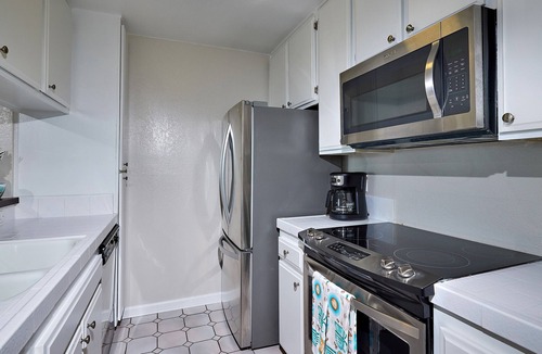 Townsite Cottage | Panoramic Ocean, Marina & River Views - Steps to Beach & Harbor