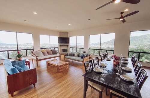 Kaneohe Bed & Breakfast | Panoramic Ocean & Mountain Views -we have FULL AVAILABILITY please message us.
