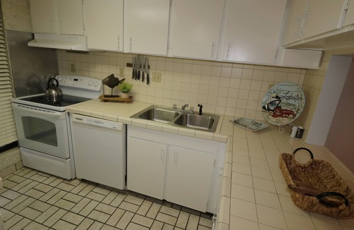 Northeast Virginia Beach Condo | Panoramic Ocean Views Overlooking the Boardwalk w/Pool