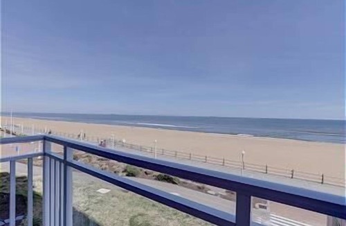 Northeast Virginia Beach Condo | Panoramic Ocean Views Overlooking the Boardwalk w/Pool