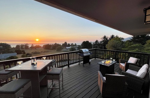 Smith River House | Panoramic Ocean View - Game Room - Fire Pit - Large Deck - Casino - Redwoods