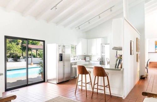 Eastern Malibu House | Panoramic Ocean View, 7 bedroom Gated Villa, Pool & Tennis Court - 2 buildings