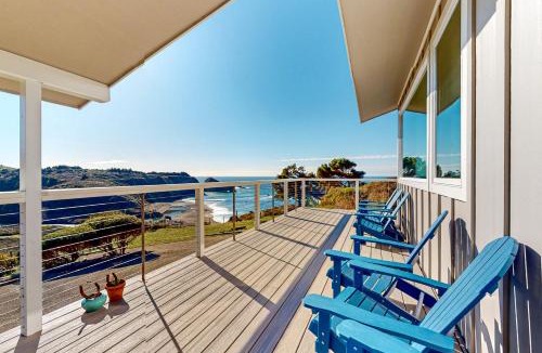 Elk House | Panoramic Ocean View Home in Elk with Beach Access