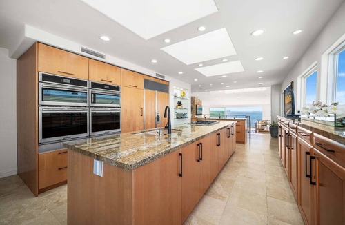 Peninsula House | Panoramic Ocean Views with Sauna, AC, and Parking