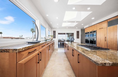 Peninsula House | Panoramic Ocean Views with Sauna, AC, and Parking