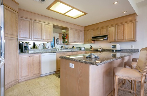 Wailea Condo | Panoramic Ocean Views - Makena Surf A203