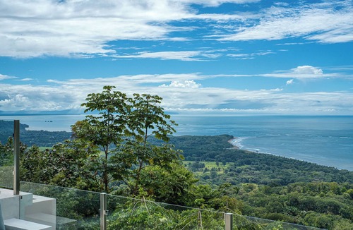 Uvita Villa | Panoramic Oceanview design villa - Jacuzzi - Concierge service - Security