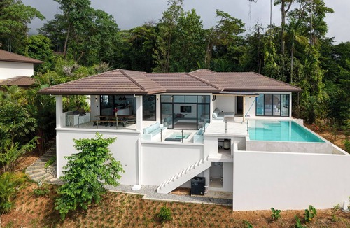 Uvita Villa | Panoramic Oceanview design villa - Jacuzzi - Concierge service - Security