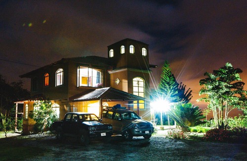 Santa Cruz de Turrialba House | Panoramic Paradise, Luxury Comfort, Vista de Paz