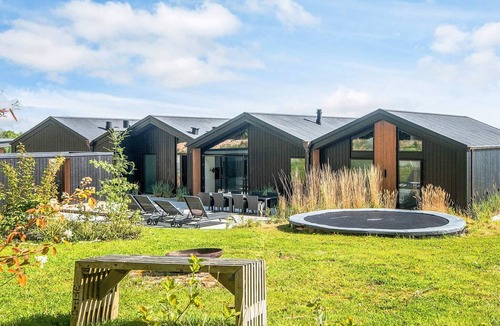 Sjølund House | Panoramic Retreat with Pool