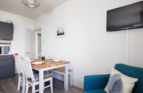 Bognor Regis Apartment | Panoramic sea views in beachfront apt w/balcony