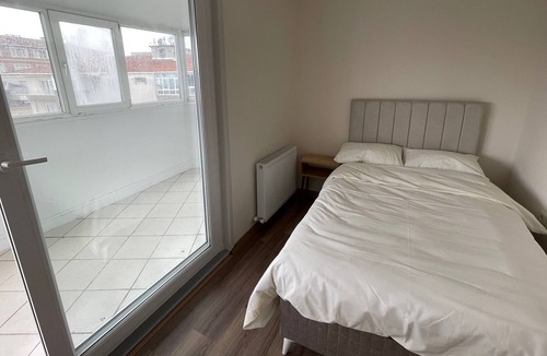 Avcilar Apartment | Panoramic Sea View, Sunny top floor, Walk to Sea