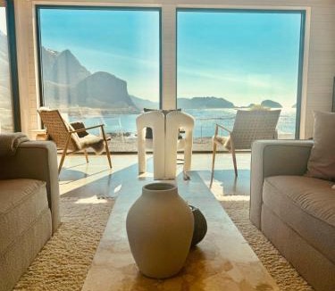 Straumsjoen House | Panoramic Seaside Cabin in Vesterålen - Arctic Ocean Views - Close to the Beach