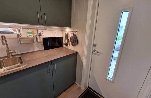 Ramberg Apartment | Panoramic seaview cabin for two persons by the sea