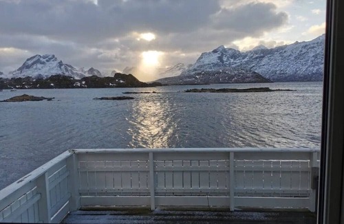 Ramberg Apartment | Panoramic seaview cabin for two persons by the sea