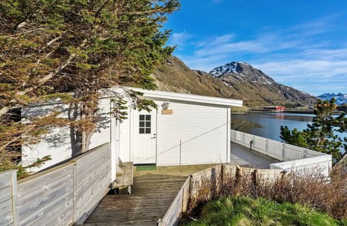 Ramberg Apartment | Panoramic seaview cabin for two persons by the sea