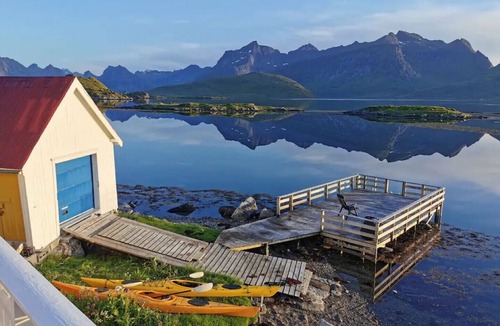 Ramberg Apartment | Panoramic seaview cabin for two persons by the sea