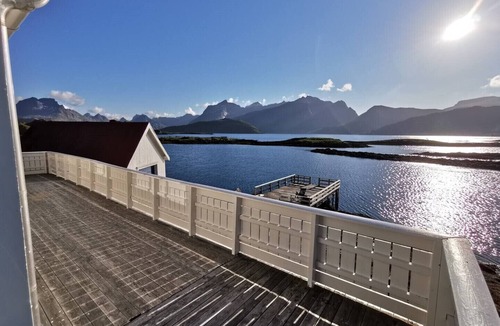 Ramberg House | Panoramic seaview house by the sea