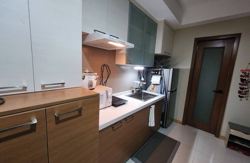 Pasig Condo | Panoramic Skyline Views Cozy Vibes Near It All