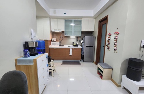 Pasig Condo | Panoramic Skyline Views Cozy Vibes Near It All