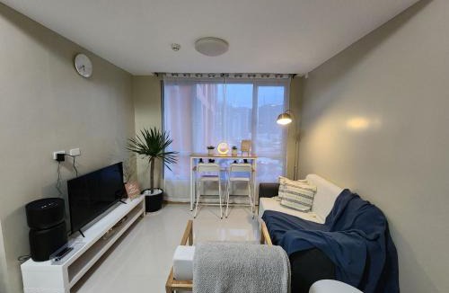 Pasig House | Panoramic Skyline Views Cozy Vibes Near It All