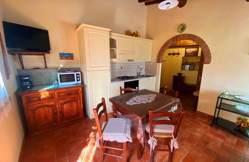 Cortona Villa | Panoramic small house with private pool, situated in the hills above Cortona. Set in a quiet and sec