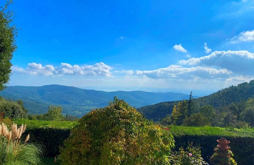 Cortona Villa | Panoramic small house with private pool, situated in the hills above Cortona. Set in a quiet and sec