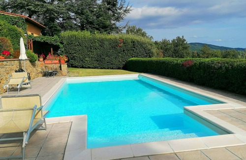 Cortona Villa | Panoramic small house with private pool, situated in the hills above Cortona. Set in a quiet and sec