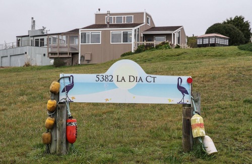 Sereno del Mar House | Panoramic Stunning ocean views, Hot tub, Dog friendly & a 5 min walk to Beach