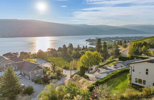 Okanagan-Similkameen House | Panoramic Summerland Lake View Studio with Hot Tub
