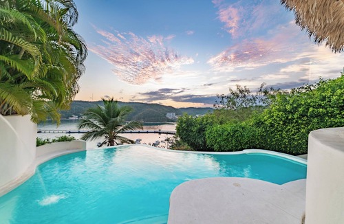P Chahue Villa | Panoramic Sunset Villa