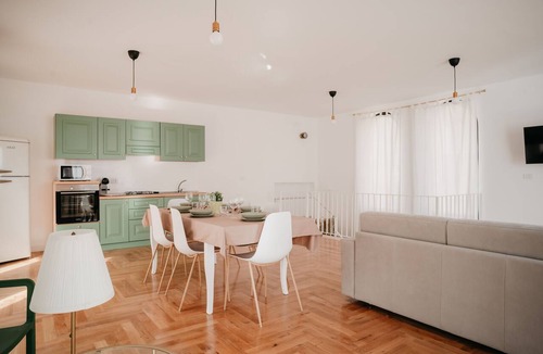 Montecalvario Apartment | Panoramic Terrace 3BR – Vista Napoli