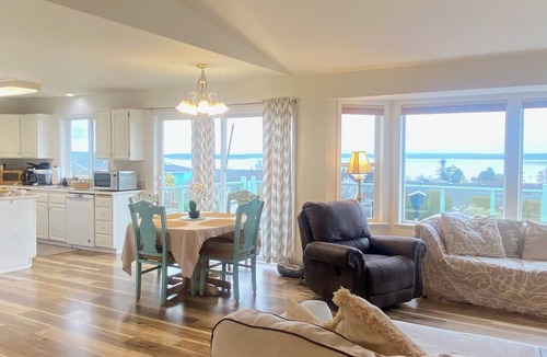 Camano Island Apartment | Panoramic View/Beach access 1-bedroom apartment on Camano Island