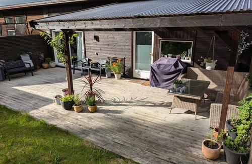 Sandnes Apartment | Panoramic View Central Townhouse - Free Parking and Terrace