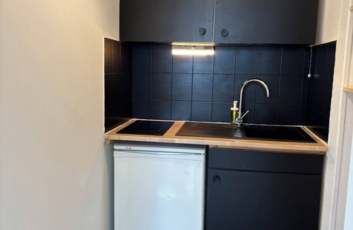 Chamalieres Apartment | Panoramic view of Clermont-Fd with king-size bed