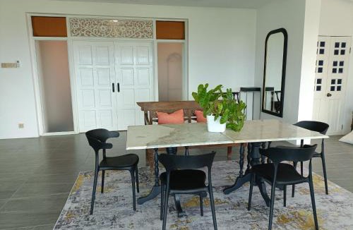 Kuala Teriang House | Panoramic View & Spacious with Swimming Pool Aza Sunset Villa 1