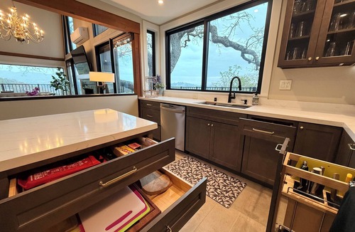 Los Ranchitos House | Panoramic Views! 7BR+Loft, Sleeps 19 -15m to SF, GGB or Napa. Central location!