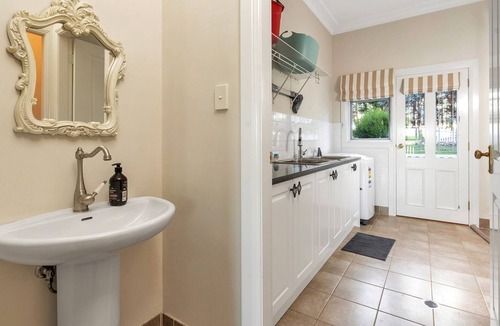 Brayton House | Panoramic Views From A Classic Country Homestead