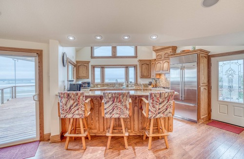 Waldport House | Panoramic Views from this Luxurious Oceanfront Home with Hot Tub and Wet Bar!