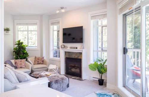 Village North House | Panoramic Views from this gorgeous 2 Bed Property - Village Location