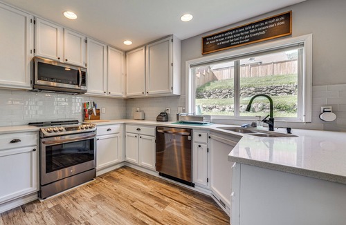 Highland Park House | Panoramic Views! Hilltop Haven 6 Mi to Lumen Field