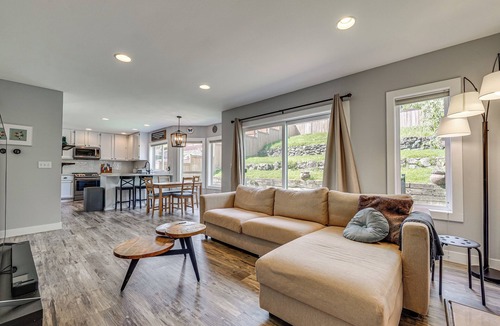 Highland Park House | Panoramic Views! Hilltop Haven 6 Mi to Lumen Field